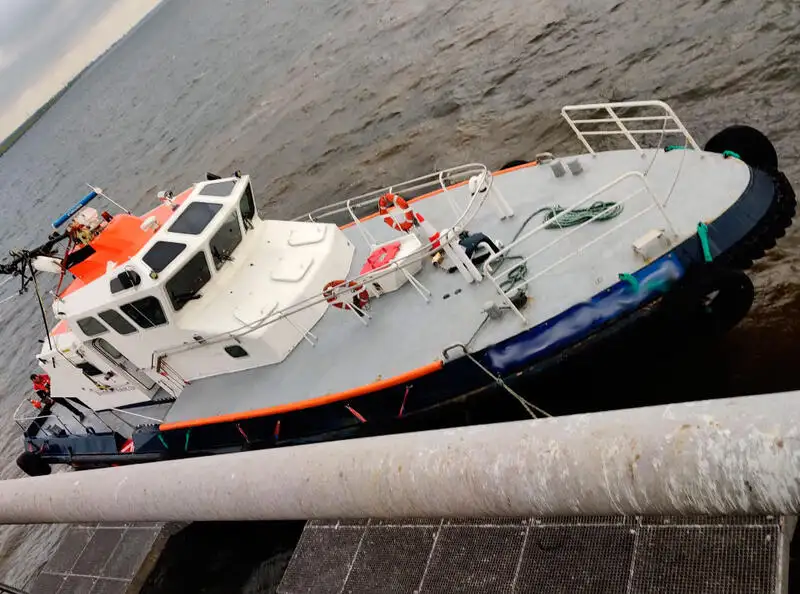Barco de tripulação à venda
