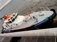 Barco de tripulação à venda