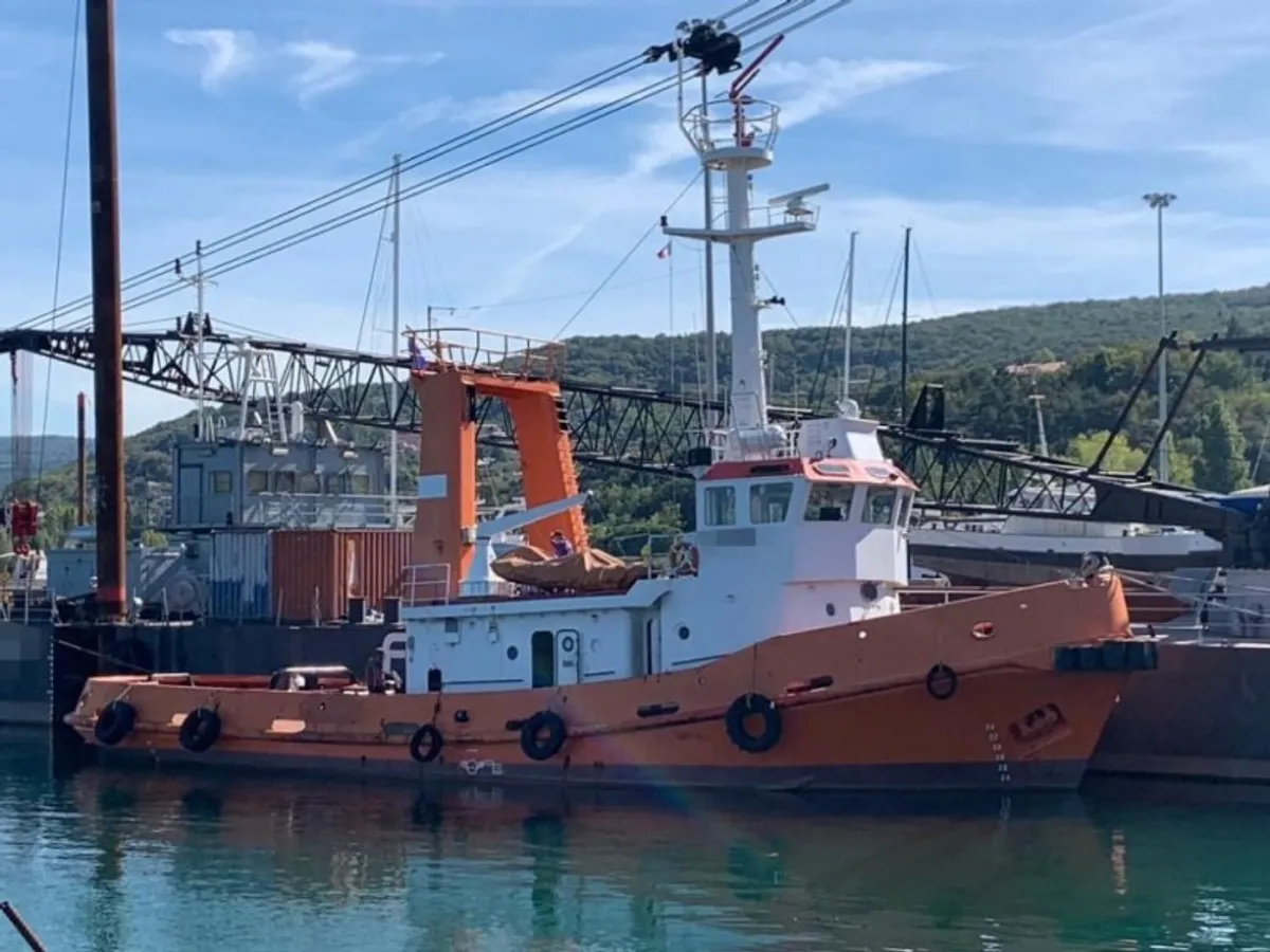 Rebocador à venda
