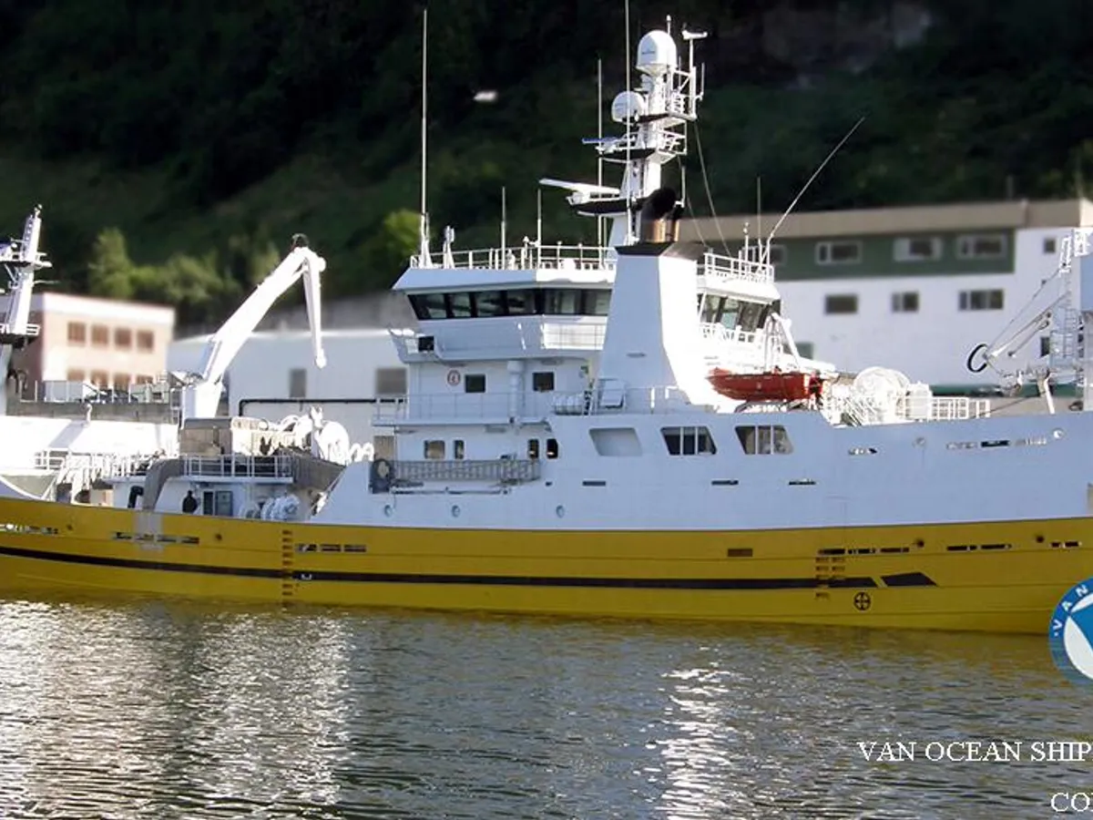 Navio de pesca de arrasto à venda
