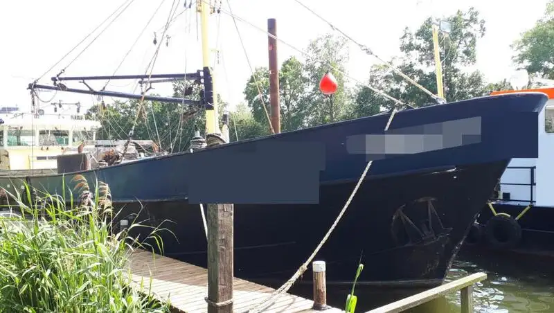 Navio de pesca de arrasto à venda