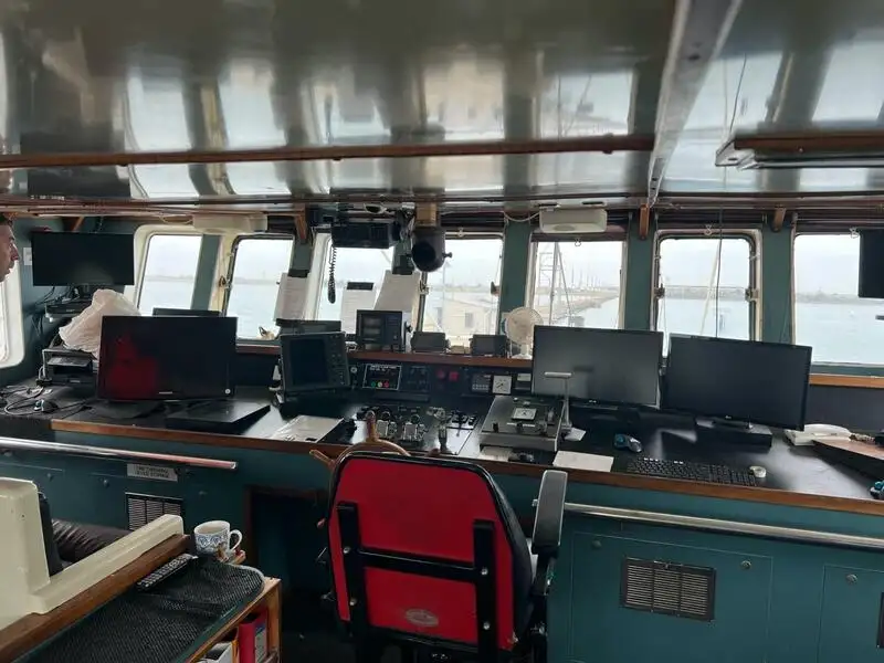 Navio de pesca de arrasto à venda