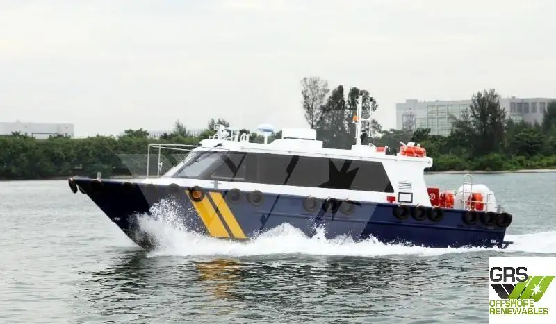 Barco de tripulação à venda