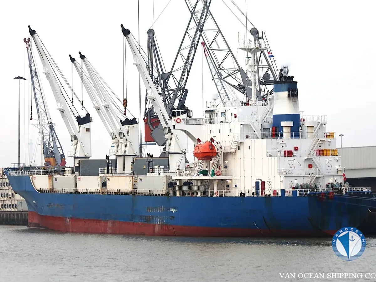 Navio frigorífico à venda
