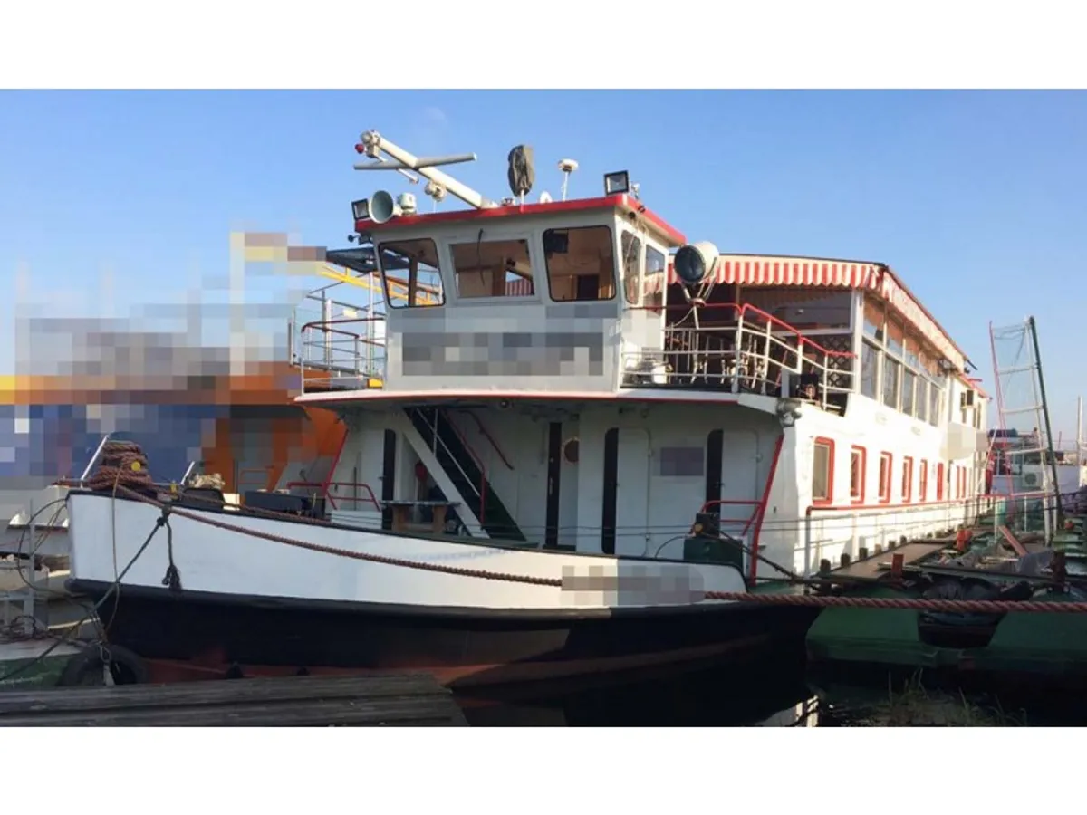 Navio porta-contêineres à venda