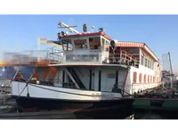 Navio porta-contêineres à venda