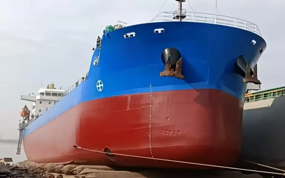 Navio graneleiro à venda