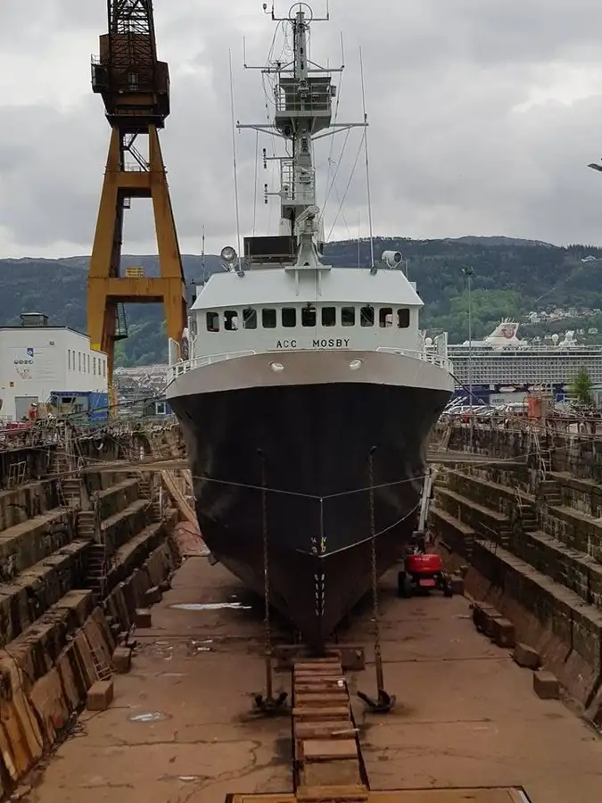 Navio porta-contêineres à venda