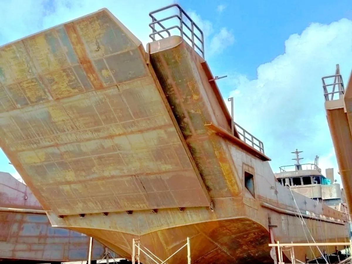 Balsa de desembarque, tanque à venda