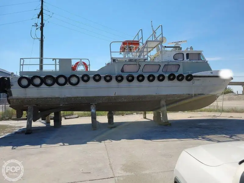 Barco de tripulação à venda