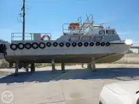 Barco de tripulação à venda