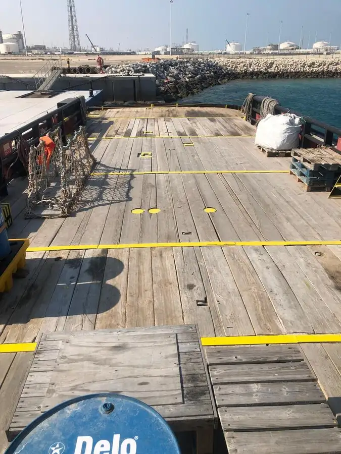 Navio de abastecimento à venda