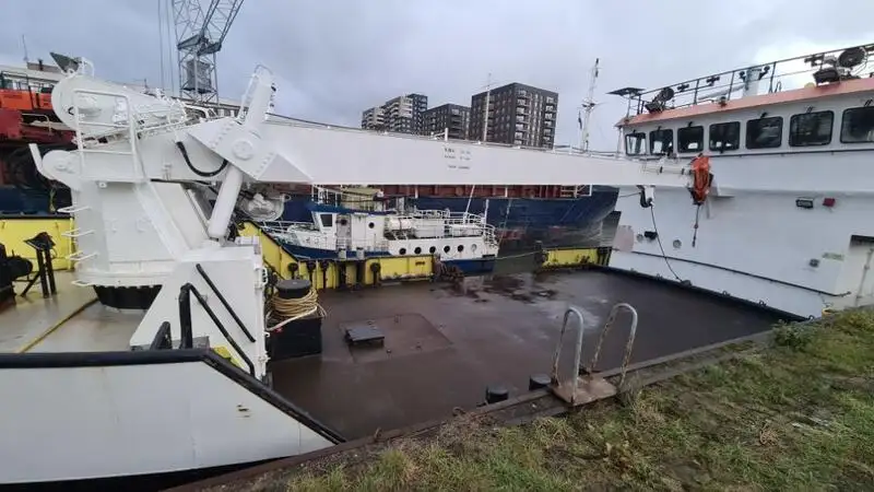 Navio de abastecimento à venda