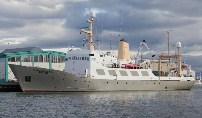 Navio de pesquisa à venda
