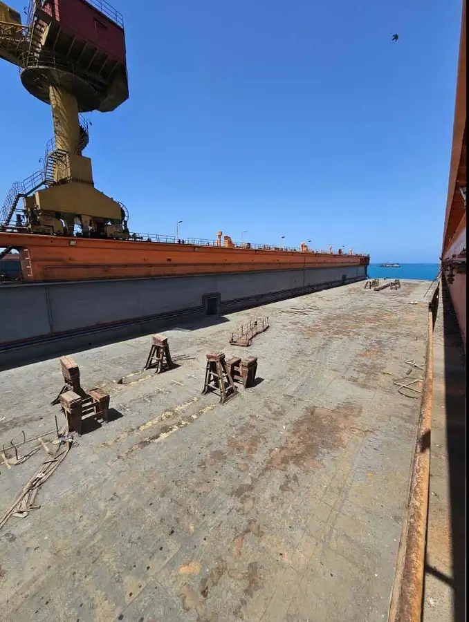 Doca flutuante à venda