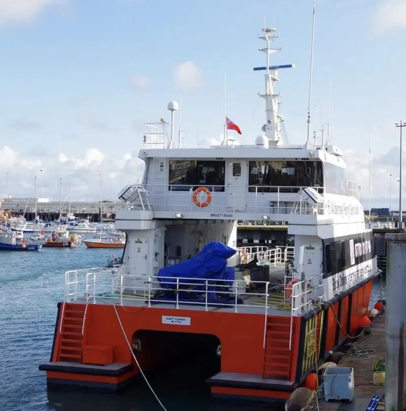 Navio porta-contentores à venda