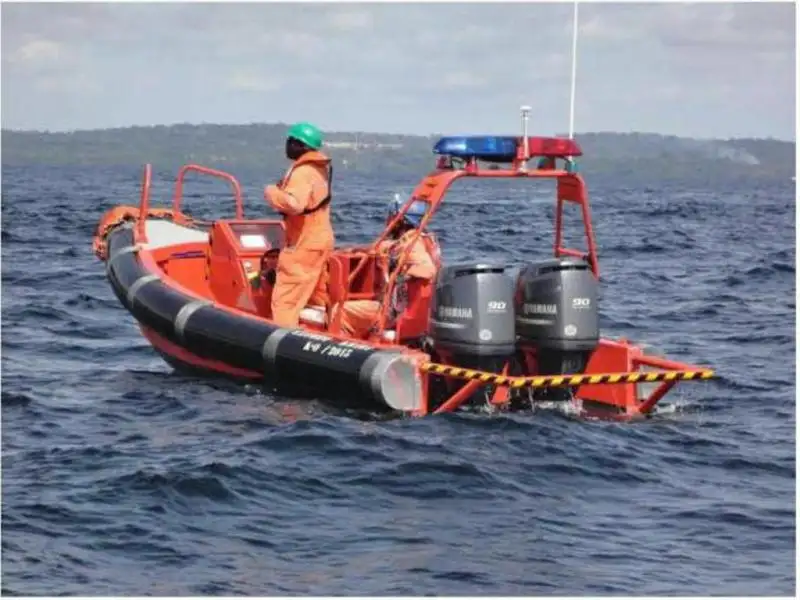 Embarcação de resgate à venda