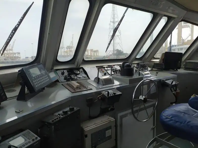 Navio de abastecimento à venda