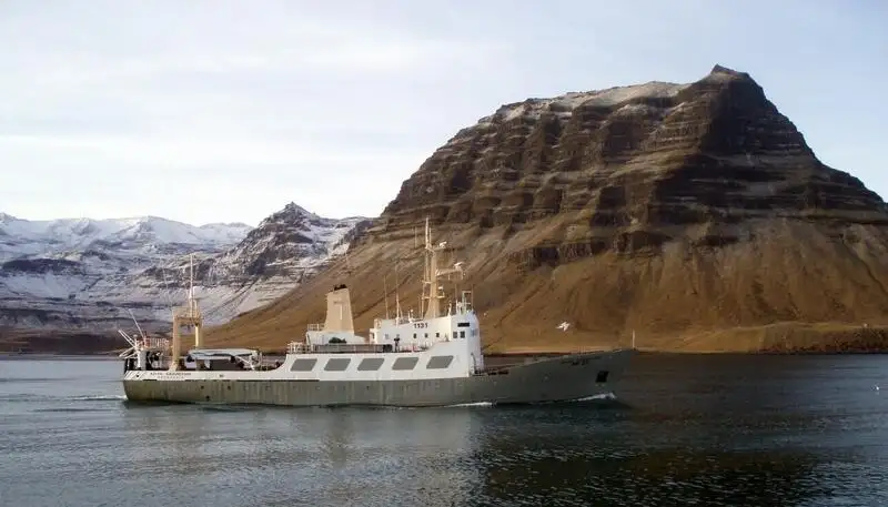 Navio de pesquisa à venda