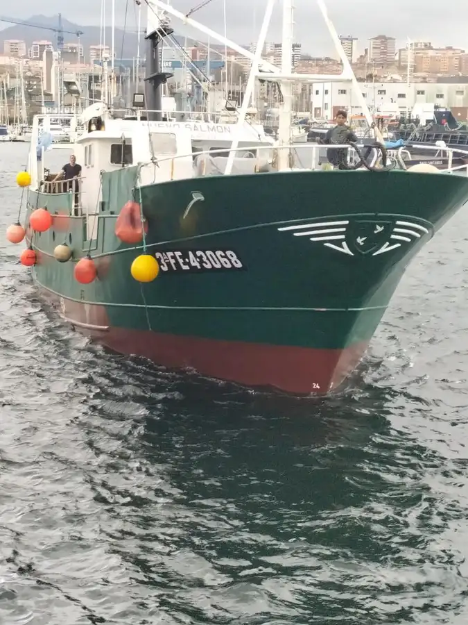 Traineira de pesca à venda