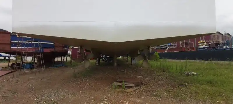 Embarcação a motor à venda