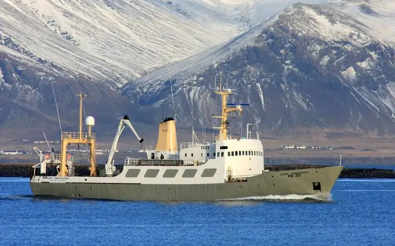 Navio de pesquisa à venda