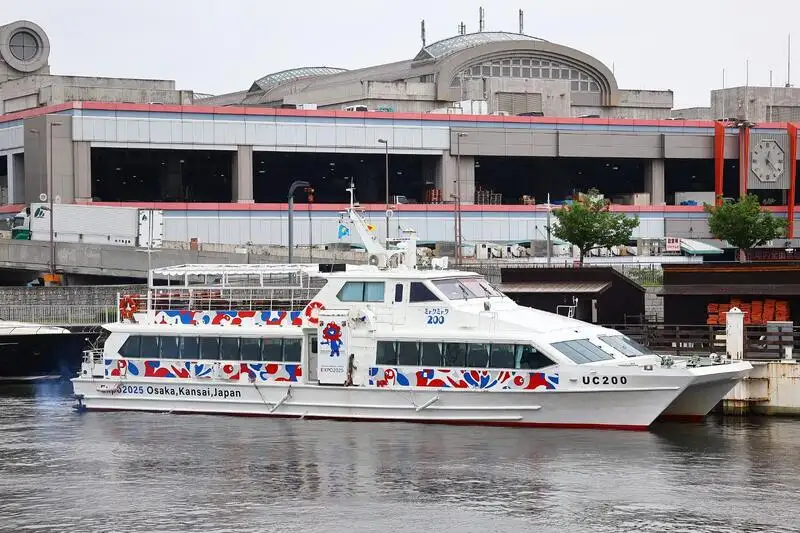 Embarcação a motor à venda