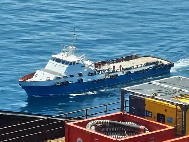 Navio de abastecimento à venda