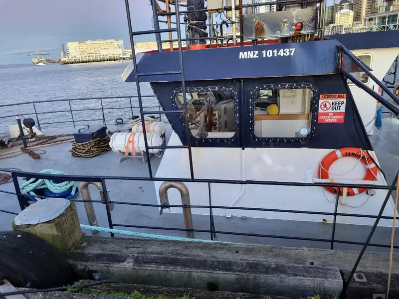 Ferro velho à venda