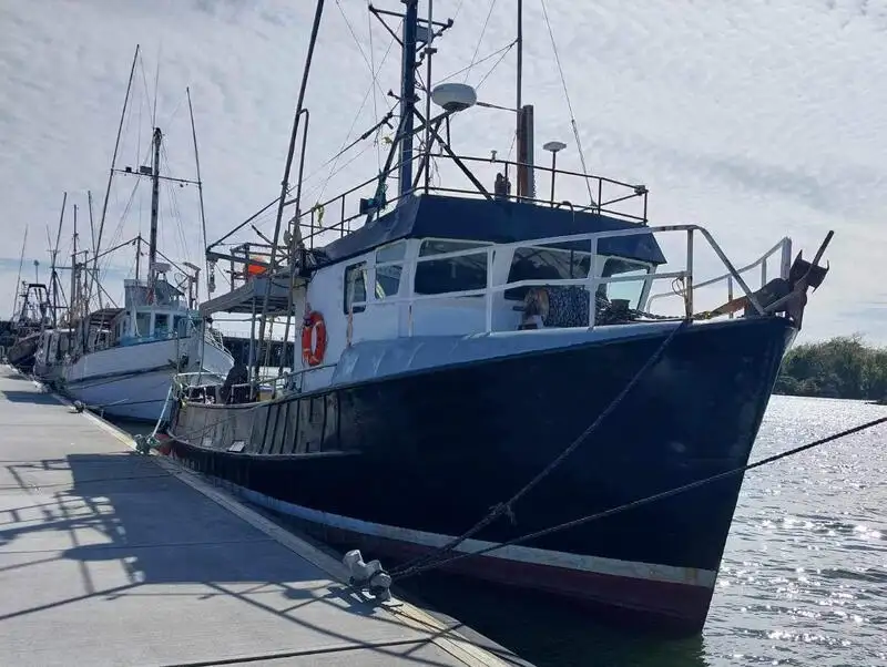 Navio com palangre à venda