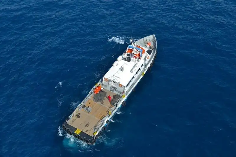 Navio de abastecimento à venda