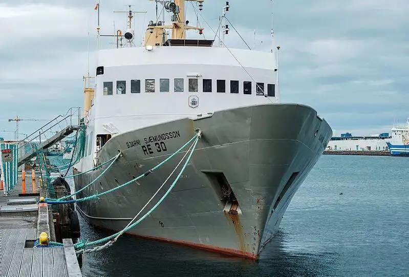 Navio de pesquisa à venda