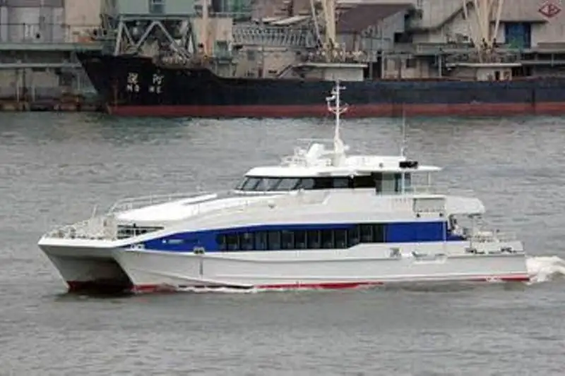 Catamarã à venda