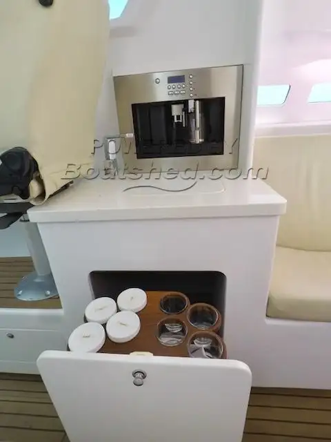 Embarcação a motor à venda