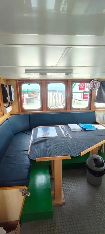 Navio de abastecimento à venda