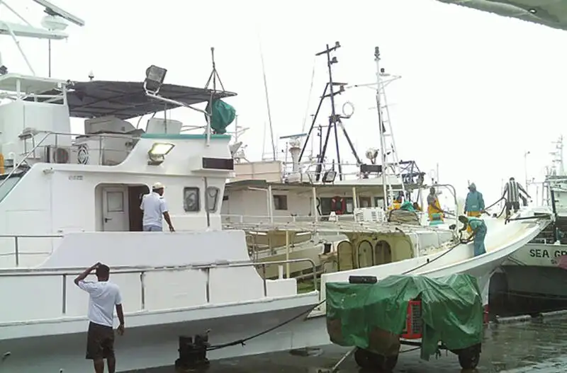 Navio com palangre à venda