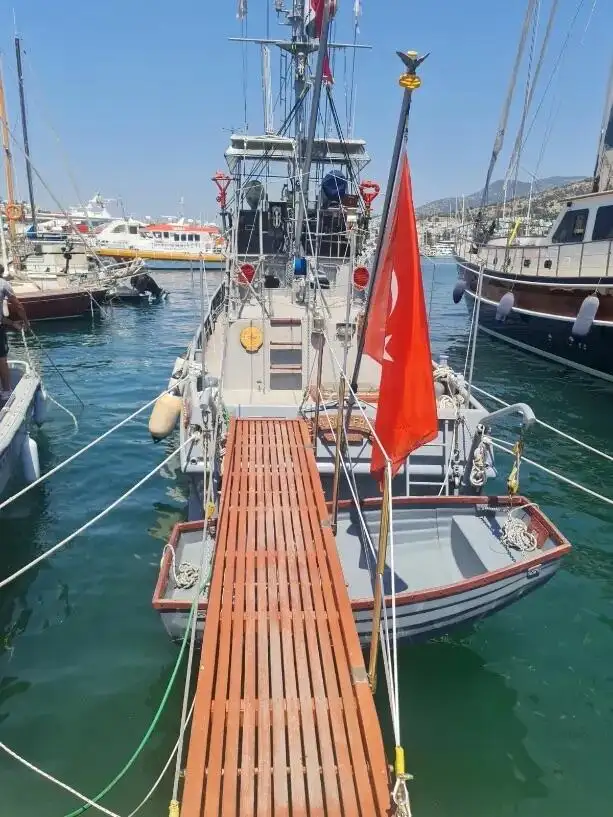 Barco de bombeiros à venda