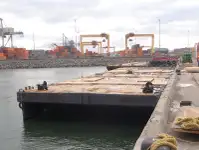 Barcaça à venda