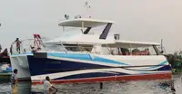 Embarcação a motor à venda