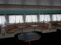 Embarcação a motor à venda
