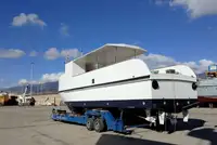 Embarcação a motor à venda