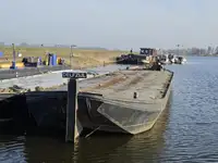 Barcaça à venda
