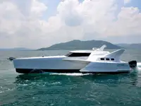 Embarcação a motor à venda