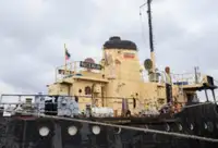 Navio de abastecimento à venda