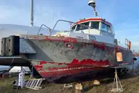 Barco de bombeiros à venda